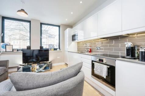 1 bedroom ground floor flat for sale