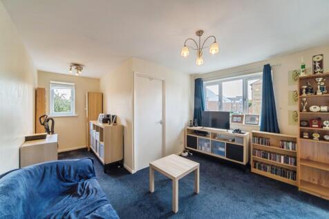 Studio flat for sale