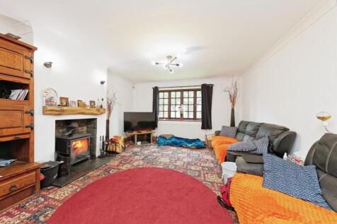 4 bedroom detached bungalow for sale