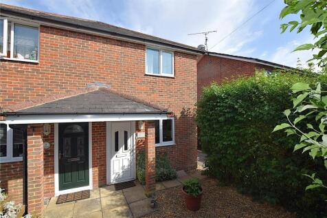 Russett Road, Alton, Hampshire, GU34 2 bed semi