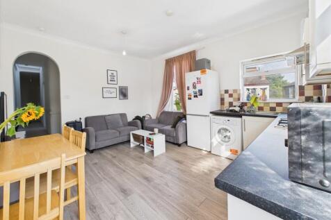 4 bedroom flat for sale
