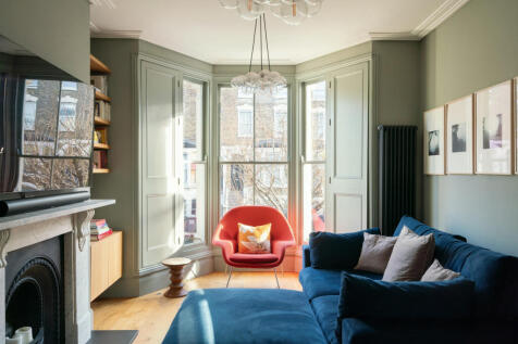 4 bedroom terraced house for sale