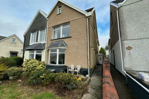 4 bedroom semi-detached house for sale