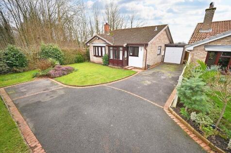 Vanbrugh Court, Wolverhampton WV6 2 bed detached bungalow for sale