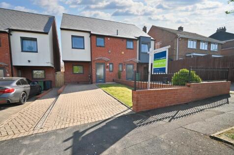 Sandringham Road, Wolverhampton WV4 3 bed semi