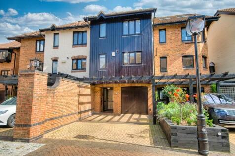 3 bedroom town house for sale