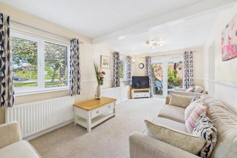 5 bedroom semi-detached house for sale