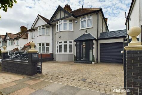 Fairfield Avenue, Middlesex HA8 3 bed semi
