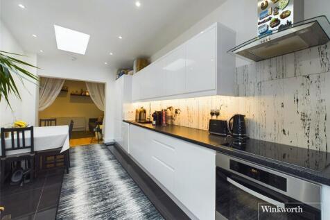 Malvern Gardens, Middlesex HA3 2 bed ground floor flat for sale