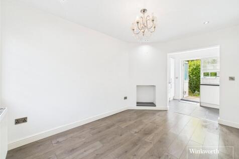 Shorts Croft, London NW9 3 bed end of terrace house for sale