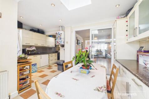 Wood Lane, London NW9 3 bed terraced house for sale