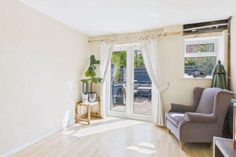 3 bedroom town house for sale
