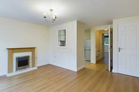 1 bedroom ground floor flat for sale