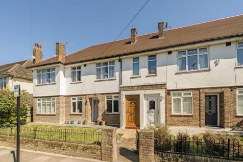 Fieldview, London SW18 3 bed flat for sale