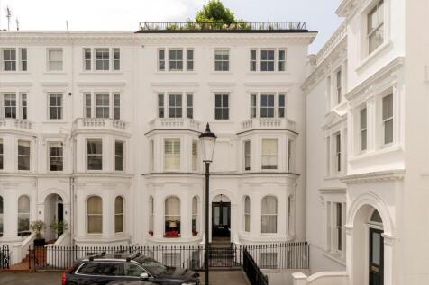 3 bedroom flat for sale