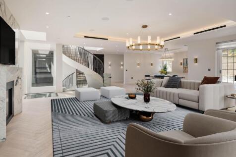6 bedroom link detached house for sale