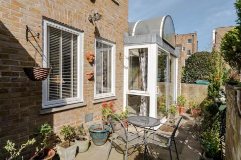 5 bedroom terraced house for sale