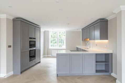 3 bedroom flat for sale