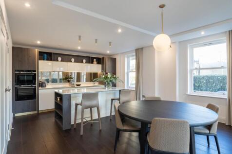 Atkinson Close, London, SW20. 2 bed flat for sale