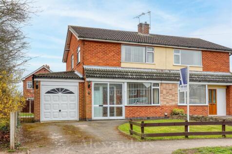3 bedroom semi-detached house for sale