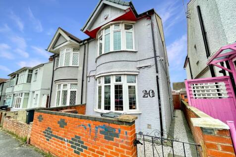 Stratford Road, Luton, Bedfordshire... 2 bed semi