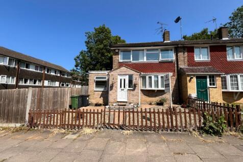 4 bedroom end of terrace house for sale