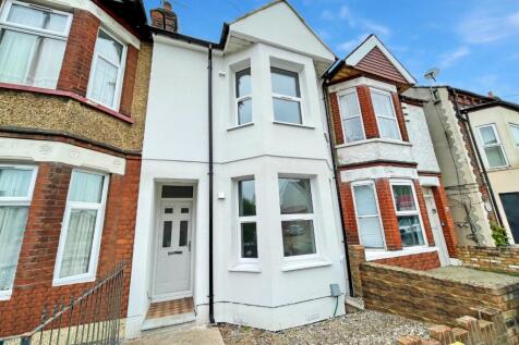 Old Bedford Road, Luton... 2 bed terraced house for sale