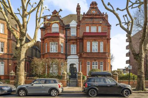 Lyndhurst Gardens, Hampstead, NW3 4 bed flat for sale