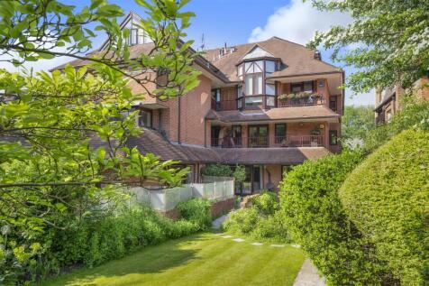 West Heath Road, Hampstead, NW3 3 bed flat for sale