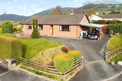 Y Fan, Llanidloes, Powys, SY18 4 bed bungalow for sale