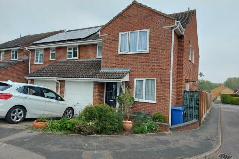 4 bedroom semi-detached house for sale