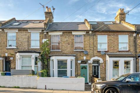 Avondale Rise, Peckham Rye, London, SE15 2 bed flat for sale