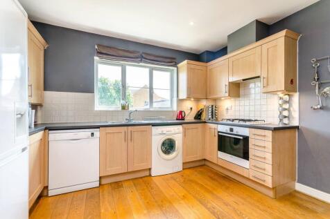 Blakes Road, Peckham, London, SE15 2 bed flat for sale