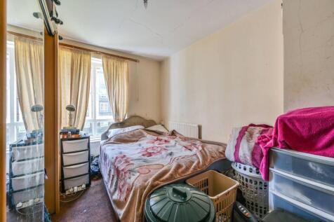Bolney Street, Vauxhall, London, SW8 4 bed flat for sale