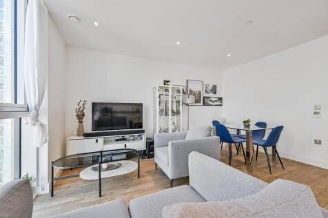 Wandsworth Road, London, SW8 2FJ... Studio for sale