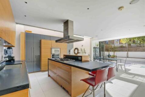 5 bedroom terraced house for sale