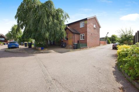 4 bedroom end of terrace house for sale