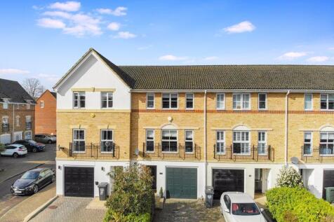 4 bedroom terraced house for sale