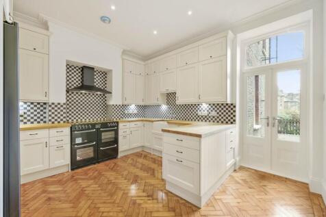 Southwood Lane, London N6 2 bed apartment for sale