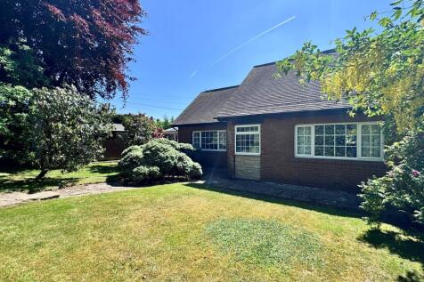 2 bedroom semi-detached bungalow for sale