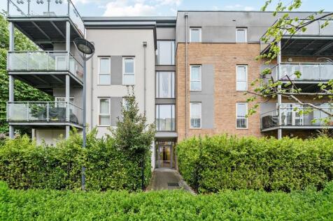Wintergreen Boulevard, West Drayton UB7 3 bed flat for sale