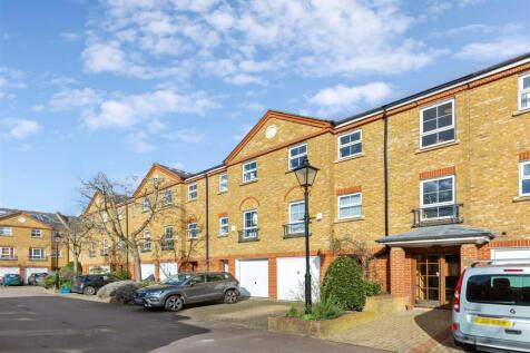 3 bedroom town house for sale