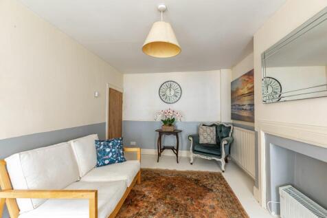 3 bedroom town house for sale