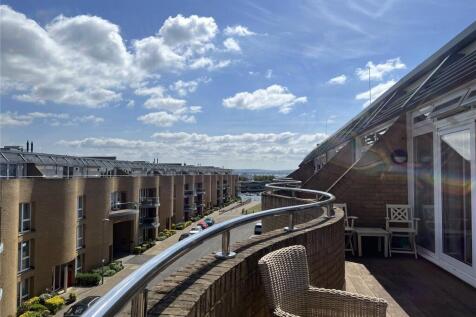 Almansa Way, Lymington, Hampshire, SO41 2 bed penthouse for sale
