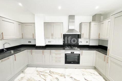 Squires Lane, London, N3 5 bed terraced house for sale
