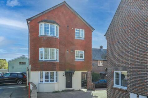 3 bedroom flat for sale