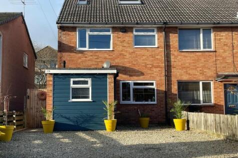 4 bedroom semi-detached house for sale