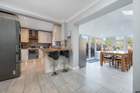 Country Park Location at Longfield... 3 bed detached house for sale