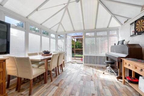 Meadowsweet Close, Melton Mowbray, LE13 3 bed semi
