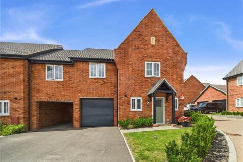 4 bedroom link detached house for sale